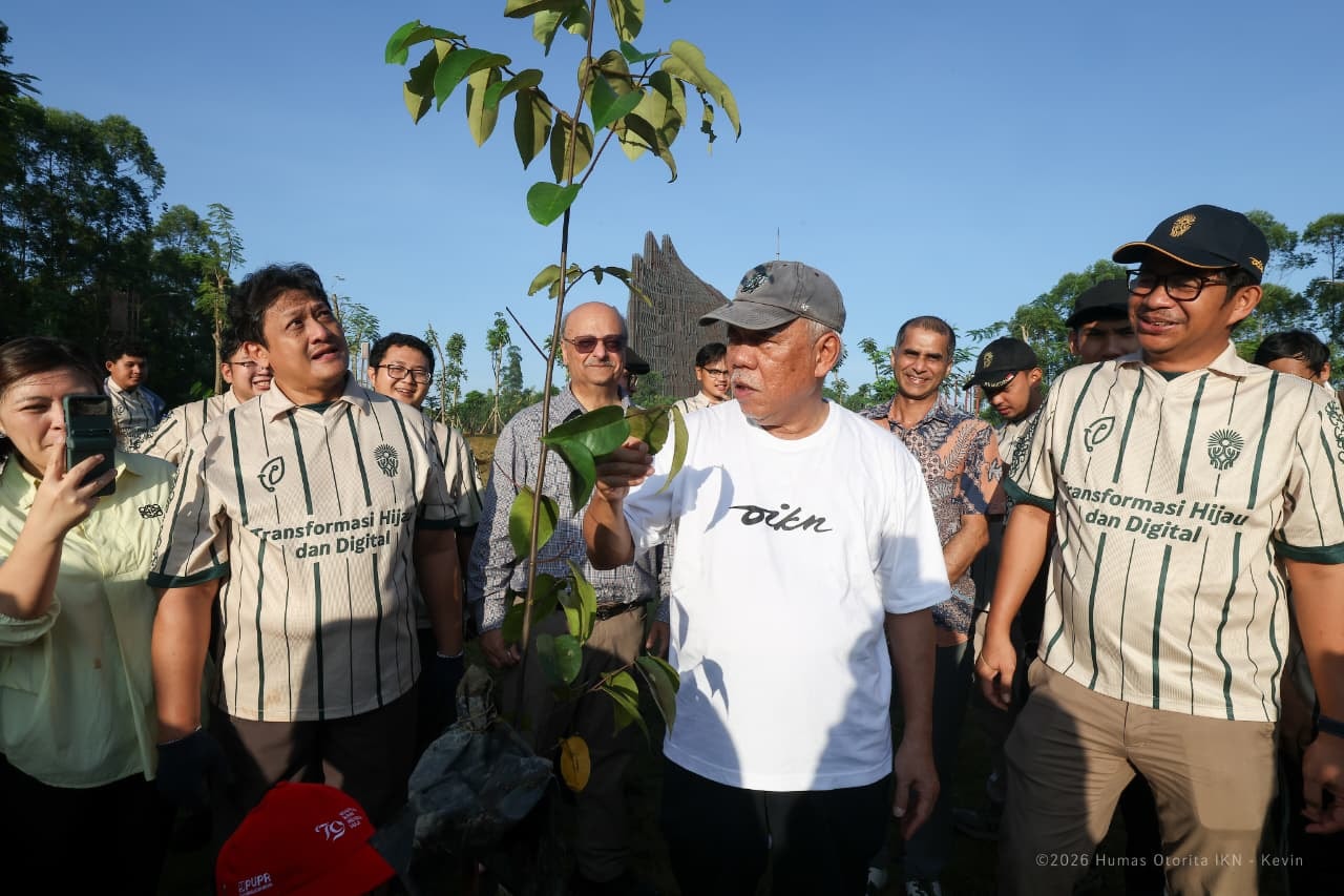 Penanaman Plaza Legislatif